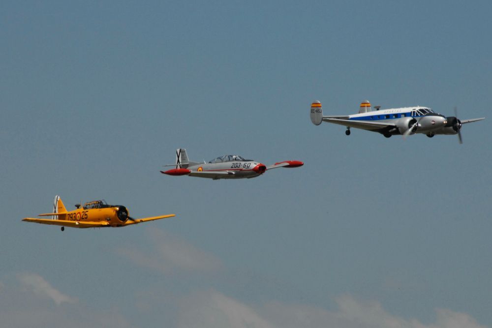 Aviones volando en formación II