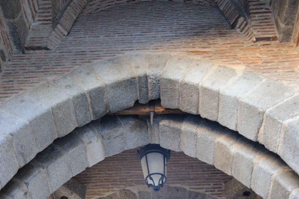 Detalle de la puerta del Sol en Toledo III