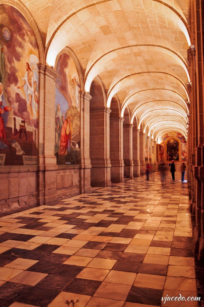 Galería del gran claustro del monasterio de El Escorial